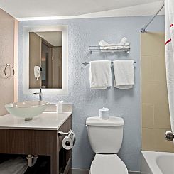 Red Roof Inn PLUS+ & Suites Naples Downtown-5th Ave S