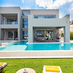 Vakantiehuis Villa mit beheiztem Pool in der Nähe von Stran