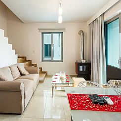 Geschakelde woning in Foinikas, Mariou