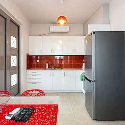 Geschakelde woning in Foinikas, Mariou