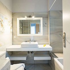 Geschakelde woning in Foinikas, Mariou