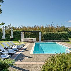 Vakantiehuis Villa aus Stein, privater Pool, BBQ 30m zum Str