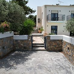 Vakantiehuis Nefeli Blue Villa in altem Olivenhain, Meerblic