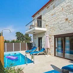 Vakantiehuis VillAgioi Villa II 2-BR Pool Villa, zu Fuß zum