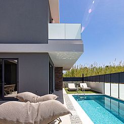 Vakantiehuis VillaSaints II - Elegante Pool-Villa in Strandn