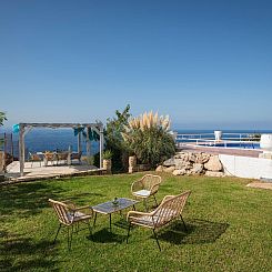 Vakantiehuis Luxuriöse Villa in Strandnähe mit Blick auf d