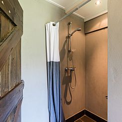 Tenthuisje met warme privédouche bij de boer