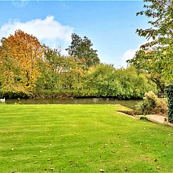 Vakantiehuis Islip Mill House - Beautiful Riverside Home