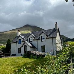 Vakantiehuis Benmore Farm House in Stirling mit Bergblick