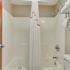 Red Roof Inn & Suites Middletown, RI