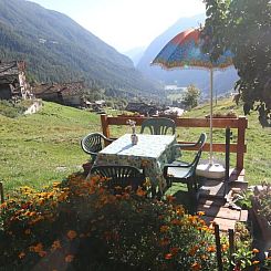 Appartement 'Lo Chalet' der Balkon über dem Matterhorntal