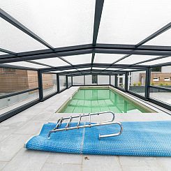 Gite à la ferme avec Piscine intérrieur  sauna et bains à