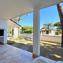 Vakantiehuis 3-Zimmer-Villa, Erdgeschoss, 2 Gärten, Klima