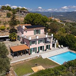 Vrijstaande woning in Imperia