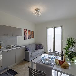 Appartement Gloria del Mare - Schwimmbad mit Meerblick