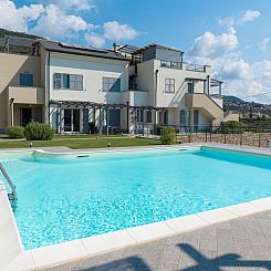 Appartement Perla Abernathy - Haus mit Pool und Garten