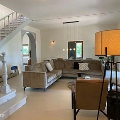 Villa Pochi per Tanti in Velletri