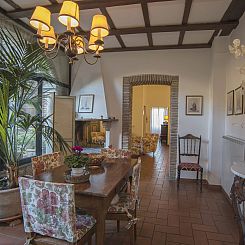 Appartement Komfortable Unterkunft in einem Schloss, Schwimm