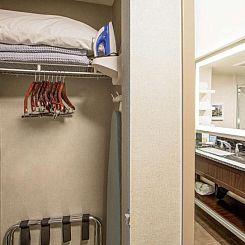 Hampton Inn & Suites Seattle-Downtown