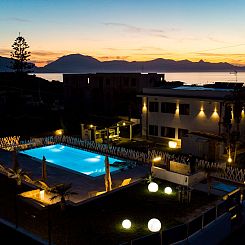 Appartement Lila Wohnung mit Schwimmbad und Meerblick