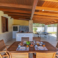 Vakantiehuis Sterlizia, Villa mit Pool in Meeresnähe