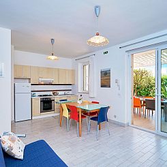 Appartement in Marina Di Ragusa mit Terrasse, Grill und Gart