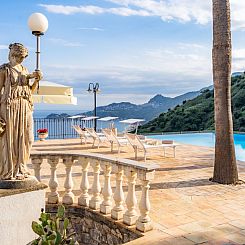 Vakantiehuis Villa Finù - Panoramavilla mit Pool