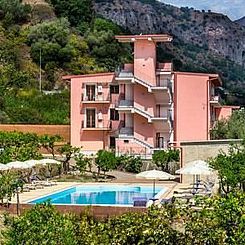 Appartement in Letojanni mit Terrasse