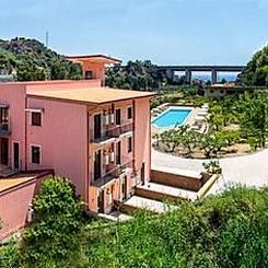 Appartement in Letojanni mit Terrasse