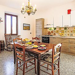 Appartement Wohnung in Bauernhaus mit großem Garten, Schwim