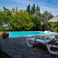 Appartement Rustikale Wohnung mit Swimmingpool in den Hügel