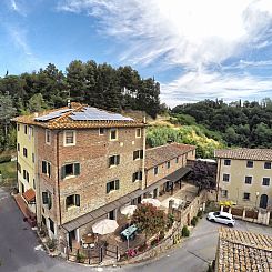Vakantiehuis in Palaia mit Großem Garten