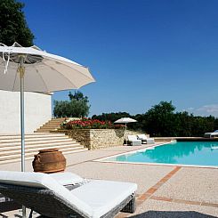 Vakantiehuis Luxuriöse Villa mit privatem Pool in der Nähe
