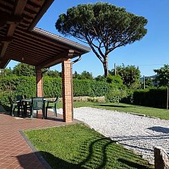 Vakantiehuis Rustico mit schönem Garten.