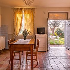 Appartement Studio-Apartment mit Sommerpool, Garten und Auss