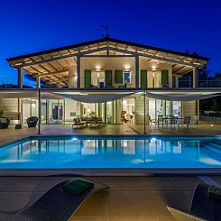 Vakantiehuis Villa Montefalcone, Außen- und Innenpool