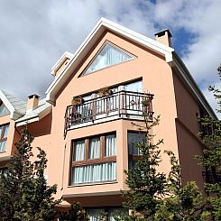 Appartement Drei-Zimmer-Dachgeschosswohnung 6 p.l. Villa Fre