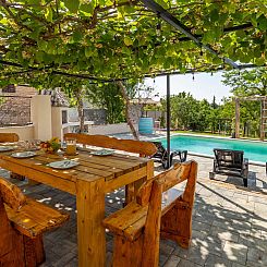 Vakantiehuis Schönes Ferienhaus in Modrusani mit Großem Ga