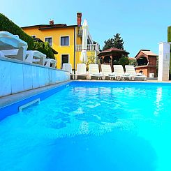Vakantiehuis mit beheiztem Pool