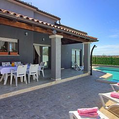 Vakantiehuis Villa Verde with heated pool