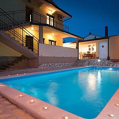 Vakantiehuis Ferienvilla mit Pool in Pula