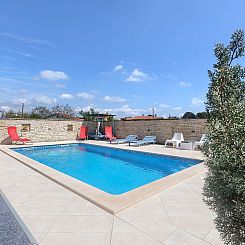 Appartement Wohnung in Fažana mit gemeinsamem Pool und Gart