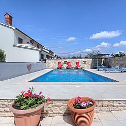 Appartement Wohnung in Fažana mit gemeinsamem Pool und Gart