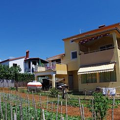 Appartement "Krešo" mit Balkon