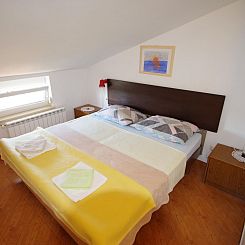 Appartement "Krešo" mit Balkon