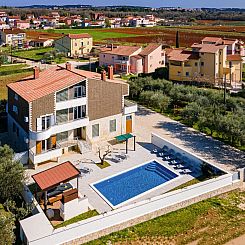 Vakantiehuis Ferienvilla "Villa Berg" mit privatem Pool