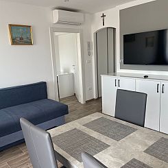 Appartement in Fažana mit Terrasse und Garten
