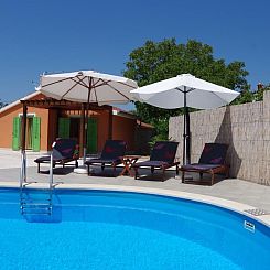 Vakantiehuis "Elvis", Dorf Sveti Kirn