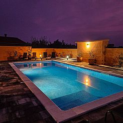 Vakantiehuis Sehr geräumige Villa mit Pool
