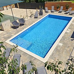Vakantiehuis Sehr geräumige Villa mit Pool